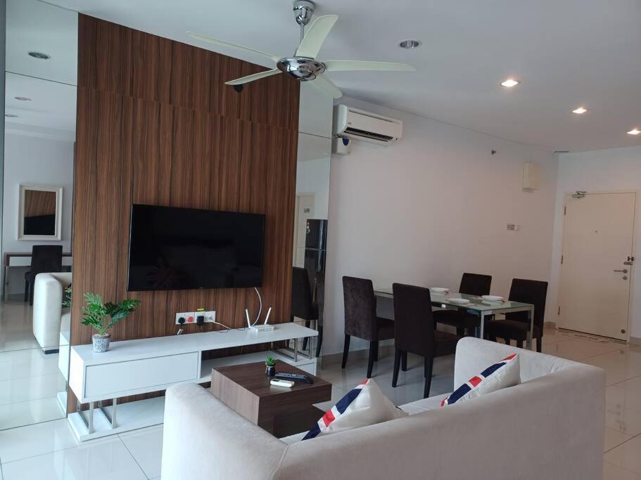 Ls Mansion One Apartamento George Town Exterior foto