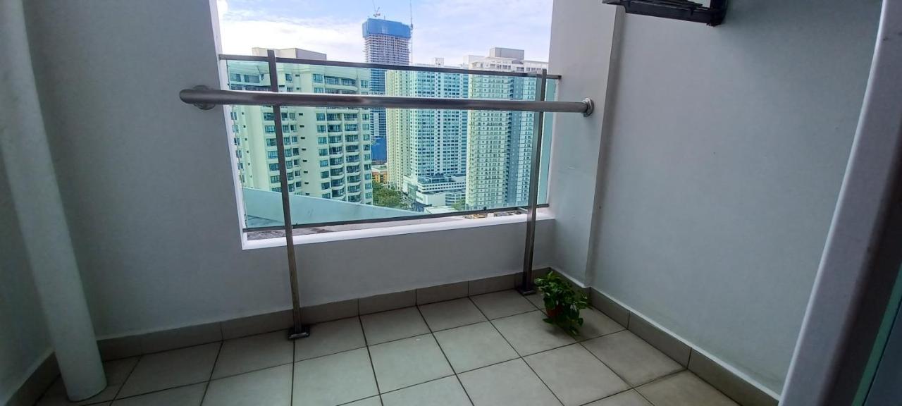 Ls Mansion One Apartamento George Town Exterior foto